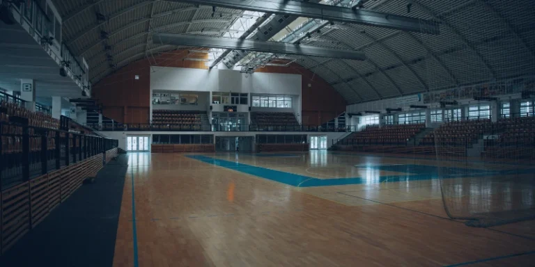 Read more about the article Best Non-Slip Socks for Indoor Basketball Courts | Ultra Grip Socks